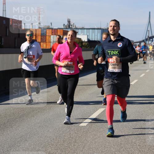 03.10.2025 - Köhlbrandbrückenlauf Strokosch-Dieckow http://msf.ph/oto/9118980 03.10.2025 12:56:02 Position 3 4568, 5689 meine-sportfotos.de