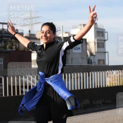 03.10.2025 - Köhlbrandbrückenlauf Lena Gebhardt http://msf.ph/oto/9118982 03.10.2025 10:25:54 Position 2  meine-sportfotos.de