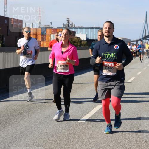 03.10.2025 - Köhlbrandbrückenlauf Strokosch-Dieckow http://msf.ph/oto/9118993 03.10.2025 12:56:02 Position 3 4568, 5689 meine-sportfotos.de