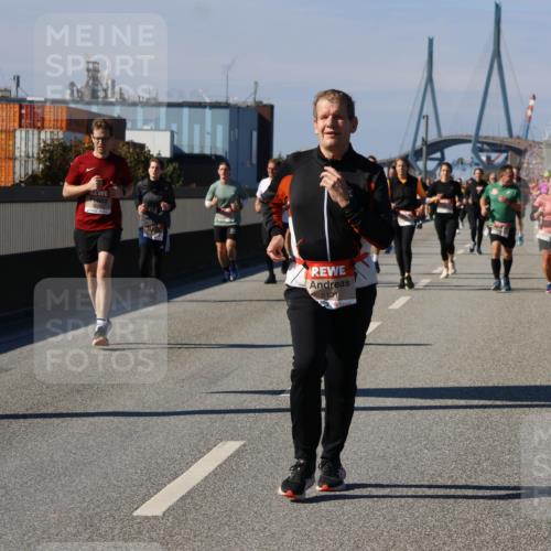 03.10.2025 - Köhlbrandbrückenlauf Strokosch-Dieckow http://msf.ph/oto/9119004 03.10.2025 12:56:08 Position 3 6121 meine-sportfotos.de