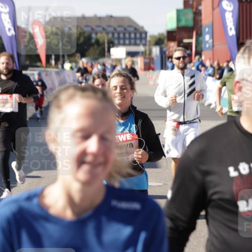 03.10.2025 - Köhlbrandbrückenlauf Jannik Wohlers http://msf.ph/oto/9119006 03.10.2025 13:34:43 Ziel 4112, 4498, 4767, 4997, 5390, 5407, 5465, 6196, 6289, 6290, 6486 meine-sportfotos.de