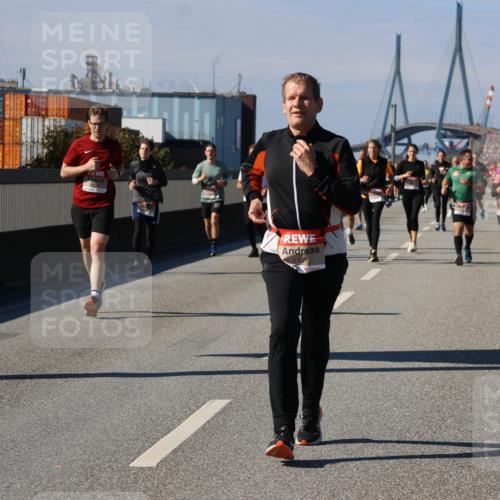 03.10.2025 - Köhlbrandbrückenlauf Strokosch-Dieckow http://msf.ph/oto/9119008 03.10.2025 12:56:08 Position 3 6121 meine-sportfotos.de