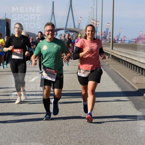 03.10.2025 - Köhlbrandbrückenlauf Strokosch-Dieckow http://msf.ph/oto/9119010 03.10.2025 12:56:15 Position 3 6727, 4392, 4391 meine-sportfotos.de