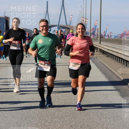 03.10.2025 - Köhlbrandbrückenlauf Strokosch-Dieckow http://msf.ph/oto/9119014 03.10.2025 12:56:15 Position 3 6727, 4392, 4391 meine-sportfotos.de