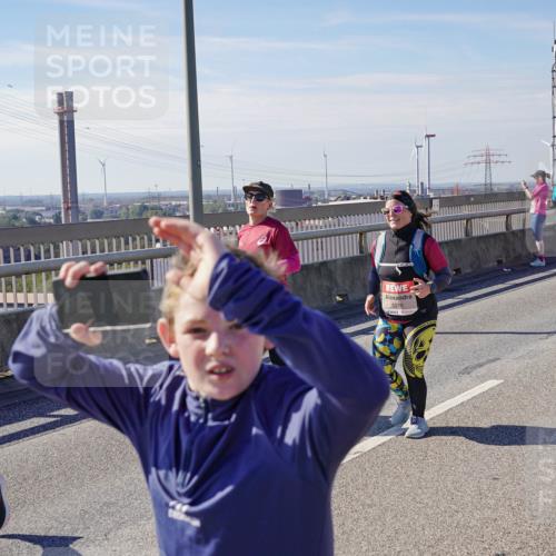 03.10.2025 - Köhlbrandbrückenlauf Michael Burmester http://msf.ph/oto/9119015 03.10.2025 13:00:18 Position 2 5276 meine-sportfotos.de