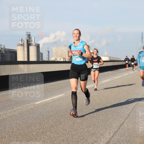 03.10.2025 - Köhlbrandbrückenlauf Lena Gebhardt http://msf.ph/oto/9119018 03.10.2025 09:45:07 Position 2 3458 meine-sportfotos.de