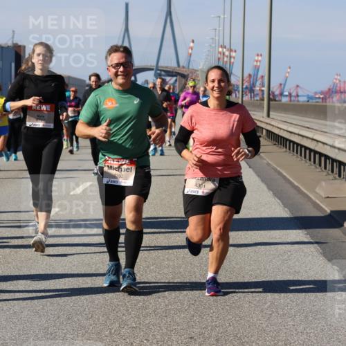03.10.2025 - Köhlbrandbrückenlauf Strokosch-Dieckow http://msf.ph/oto/9119019 03.10.2025 12:56:15 Position 3 6727, 4392, 4391 meine-sportfotos.de