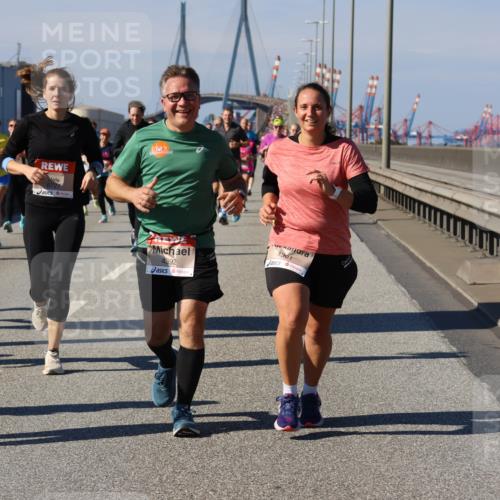 03.10.2025 - Köhlbrandbrückenlauf Strokosch-Dieckow http://msf.ph/oto/9119025 03.10.2025 12:56:15 Position 3 5874, 6727, 4892, 4391 meine-sportfotos.de