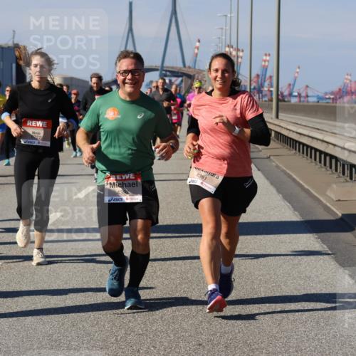 03.10.2025 - Köhlbrandbrückenlauf Strokosch-Dieckow http://msf.ph/oto/9119027 03.10.2025 12:56:15 Position 3 5874, 6727, 4392, 4391 meine-sportfotos.de