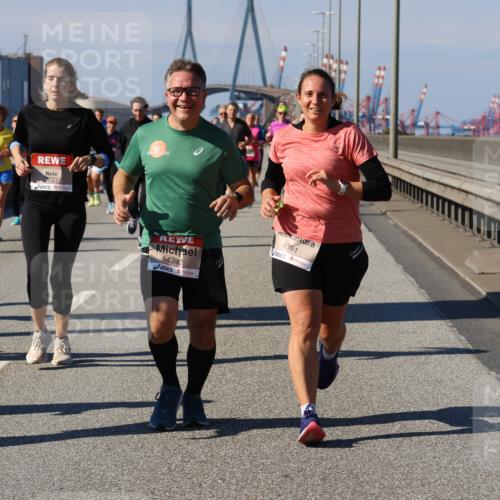 03.10.2025 - Köhlbrandbrückenlauf Strokosch-Dieckow http://msf.ph/oto/9119035 03.10.2025 12:56:15 Position 3 5874, 727, 4392, 4391 meine-sportfotos.de