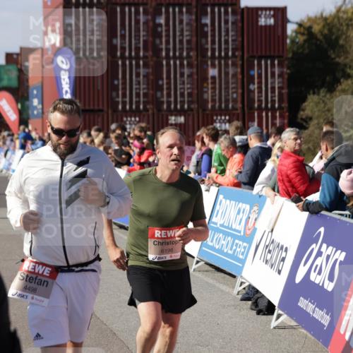 03.10.2025 - Köhlbrandbrückenlauf Jannik Wohlers http://msf.ph/oto/9119047 03.10.2025 13:34:45 Ziel 4112, 4498, 4767, 4997, 5227, 5407, 5465, 6196, 6289, 6290, 6357, 6486 meine-sportfotos.de
