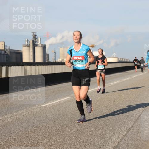 03.10.2025 - Köhlbrandbrückenlauf Lena Gebhardt http://msf.ph/oto/9119048 03.10.2025 09:45:07 Position 2 3458 meine-sportfotos.de