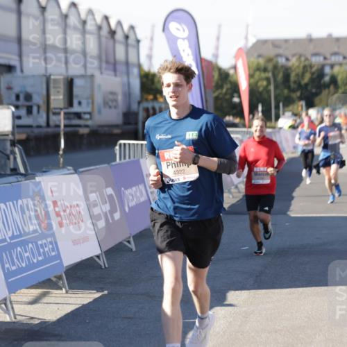 03.10.2025 - Köhlbrandbrückenlauf Jannik Wohlers http://msf.ph/oto/9119050 03.10.2025 13:03:47 Ziel 4063, 4274, 4322, 4422, 5414, 5639, 5799, 6025, 6341, 6706 meine-sportfotos.de