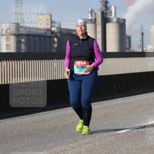 03.10.2025 - Köhlbrandbrückenlauf Lena Gebhardt http://msf.ph/oto/9119076 03.10.2025 10:26:02 Position 2 3575 meine-sportfotos.de