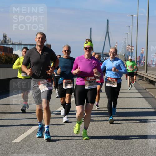 03.10.2025 - Köhlbrandbrückenlauf Strokosch-Dieckow http://msf.ph/oto/9119079 03.10.2025 12:56:24 Position 3 4369, 4470 meine-sportfotos.de