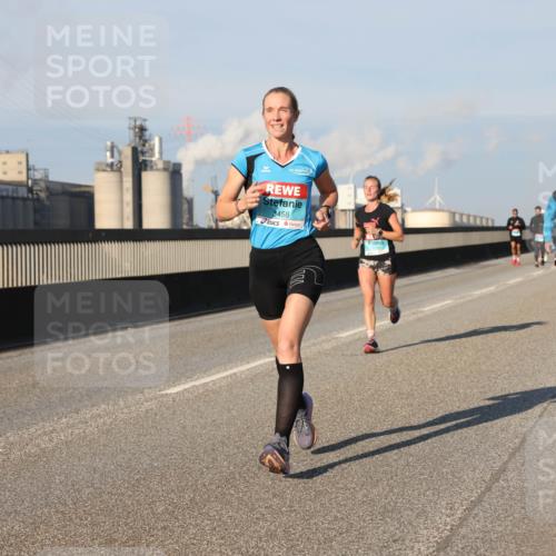 03.10.2025 - Köhlbrandbrückenlauf Lena Gebhardt http://msf.ph/oto/9119082 03.10.2025 09:45:07 Position 2 3458 meine-sportfotos.de