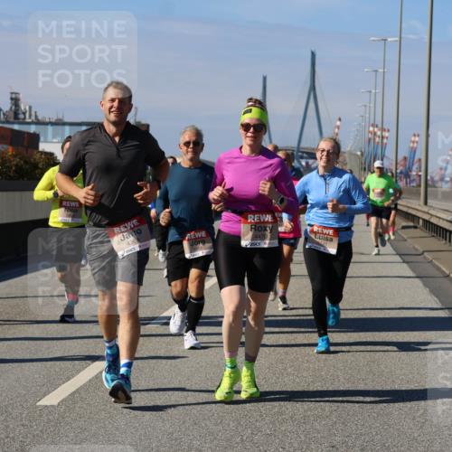 03.10.2025 - Köhlbrandbrückenlauf Strokosch-Dieckow http://msf.ph/oto/9119083 03.10.2025 12:56:24 Position 3 4369, 4470, 6145 meine-sportfotos.de