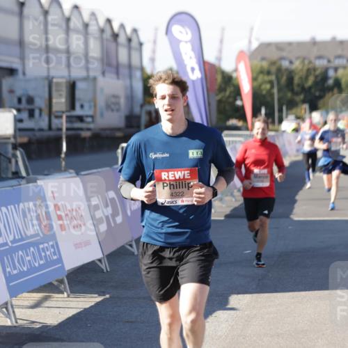 03.10.2025 - Köhlbrandbrückenlauf Jannik Wohlers http://msf.ph/oto/9119084 03.10.2025 13:03:47 Ziel 4063, 4274, 4322, 4422, 5414, 5639, 5799, 6025, 6341, 6706 meine-sportfotos.de