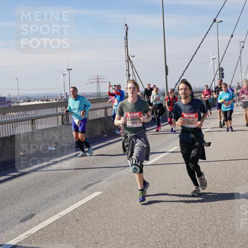 03.10.2025 - Köhlbrandbrückenlauf Michael Burmester http://msf.ph/oto/9119086 03.10.2025 13:00:23 Position 2 5829, 6820 meine-sportfotos.de