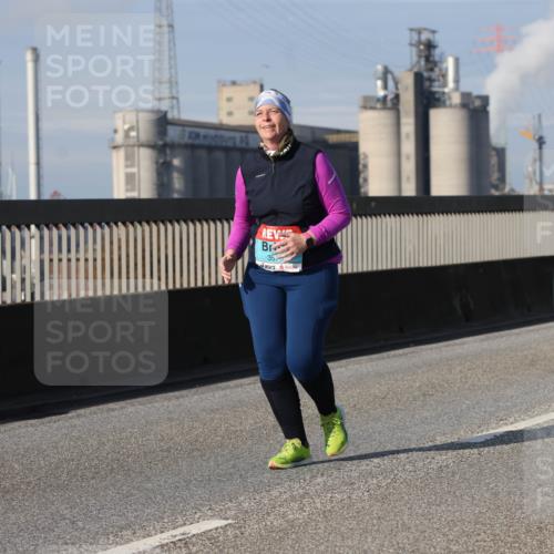 03.10.2025 - Köhlbrandbrückenlauf Lena Gebhardt http://msf.ph/oto/9119090 03.10.2025 10:26:02 Position 2 3 meine-sportfotos.de