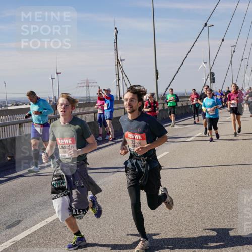03.10.2025 - Köhlbrandbrückenlauf Michael Burmester http://msf.ph/oto/9119091 03.10.2025 13:00:24 Position 2 582, 6820 meine-sportfotos.de