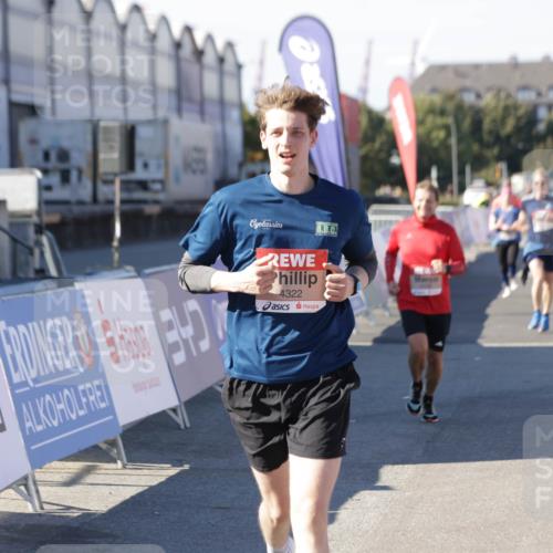 03.10.2025 - Köhlbrandbrückenlauf Jannik Wohlers http://msf.ph/oto/9119117 03.10.2025 13:03:47 Ziel 4063, 4274, 4322, 4422, 5414, 5639, 5799, 6025, 6341, 6706 meine-sportfotos.de