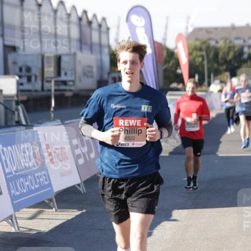 03.10.2025 - Köhlbrandbrückenlauf Jannik Wohlers http://msf.ph/oto/9119125 03.10.2025 13:03:47 Ziel 4063, 4274, 4322, 4422, 5414, 5639, 5799, 6025, 6341, 6706 meine-sportfotos.de