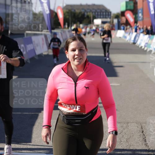 03.10.2025 - Köhlbrandbrückenlauf Jannik Wohlers http://msf.ph/oto/9119128 03.10.2025 13:34:46 Ziel 4112, 4498, 4767, 4997, 5227, 5407, 5465, 6196, 6289, 6290, 6357, 6486 meine-sportfotos.de