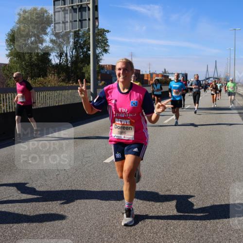 03.10.2025 - Köhlbrandbrückenlauf Strokosch-Dieckow http://msf.ph/oto/9119130 03.10.2025 12:56:29 Position 3 5908, 5916 meine-sportfotos.de