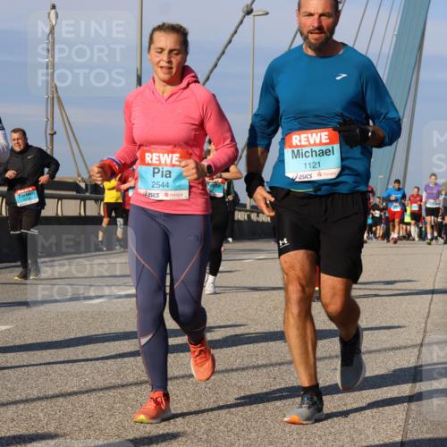 03.10.2025 - Köhlbrandbrückenlauf Strokosch-Dieckow http://msf.ph/oto/9119139 03.10.2025 09:52:49 Position 2 1866, 2544, 1, 1121 meine-sportfotos.de
