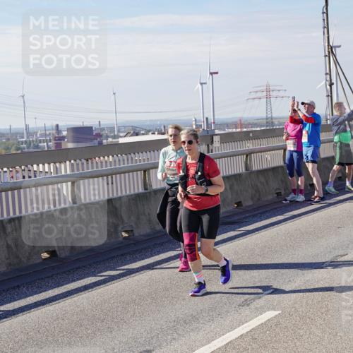 03.10.2025 - Köhlbrandbrückenlauf Michael Burmester http://msf.ph/oto/9119141 03.10.2025 13:00:27 Position 2 6547 meine-sportfotos.de