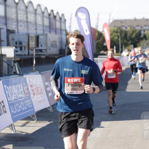 03.10.2025 - Köhlbrandbrückenlauf Jannik Wohlers http://msf.ph/oto/9119145 03.10.2025 13:03:47 Ziel 4063, 4274, 4322, 4422, 5414, 5639, 5799, 6025, 6341, 6706 meine-sportfotos.de
