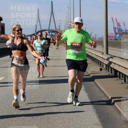 03.10.2025 - Köhlbrandbrückenlauf Strokosch-Dieckow http://msf.ph/oto/9119154 03.10.2025 12:56:32 Position 3 5644, 4700, 6185 meine-sportfotos.de