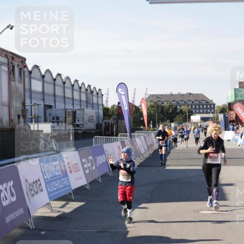 03.10.2025 - Köhlbrandbrückenlauf Jannik Wohlers http://msf.ph/oto/9119157 03.10.2025 13:34:49 Ziel 4112, 4498, 4767, 4997, 5227, 5407, 5465, 6196, 6289, 6290, 6357 meine-sportfotos.de