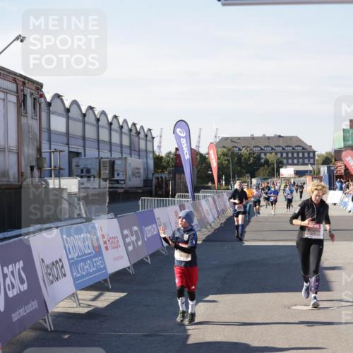 03.10.2025 - Köhlbrandbrückenlauf Jannik Wohlers http://msf.ph/oto/9119167 03.10.2025 13:34:49 Ziel 4112, 4498, 4767, 4997, 5227, 5407, 5465, 6196, 6289, 6290, 6357 meine-sportfotos.de