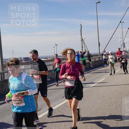 03.10.2025 - Köhlbrandbrückenlauf Michael Burmester http://msf.ph/oto/9119188 03.10.2025 13:00:30 Position 2 6498, 6499, 1993, 6547 meine-sportfotos.de