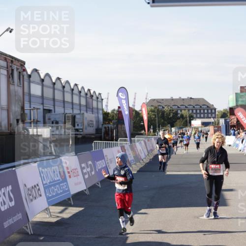 03.10.2025 - Köhlbrandbrückenlauf Jannik Wohlers http://msf.ph/oto/9119190 03.10.2025 13:34:49 Ziel 4112, 4498, 4767, 4997, 5227, 5407, 5465, 6196, 6289, 6290, 6357 meine-sportfotos.de