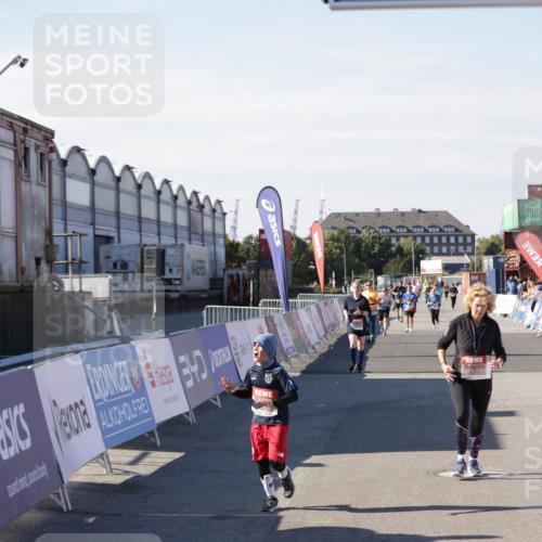 03.10.2025 - Köhlbrandbrückenlauf Jannik Wohlers http://msf.ph/oto/9119196 03.10.2025 13:34:49 Ziel 4112, 4498, 4767, 4997, 5227, 5407, 5465, 6196, 6289, 6290, 6357 meine-sportfotos.de