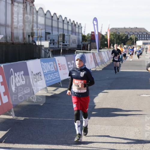 03.10.2025 - Köhlbrandbrückenlauf Jannik Wohlers http://msf.ph/oto/9119219 03.10.2025 13:34:51 Ziel 4112, 4498, 4767, 5227, 5465, 6196, 6357, 6434 meine-sportfotos.de