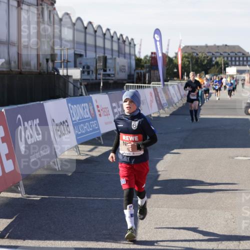 03.10.2025 - Köhlbrandbrückenlauf Jannik Wohlers http://msf.ph/oto/9119228 03.10.2025 13:34:51 Ziel 4112, 4498, 4767, 5227, 5465, 6196, 6357, 6434 meine-sportfotos.de