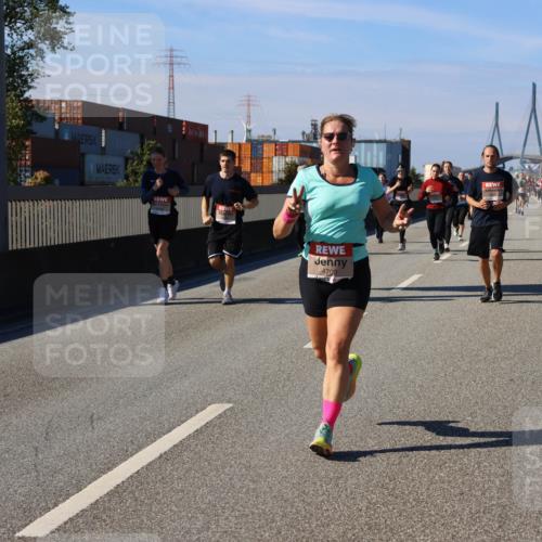 03.10.2025 - Köhlbrandbrückenlauf Strokosch-Dieckow http://msf.ph/oto/9119239 03.10.2025 12:56:36 Position 3 4700 meine-sportfotos.de