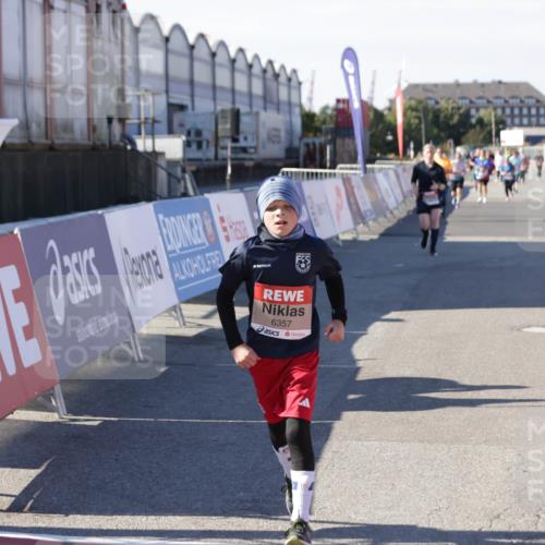 03.10.2025 - Köhlbrandbrückenlauf Jannik Wohlers http://msf.ph/oto/9119261 03.10.2025 13:34:51 Ziel 4112, 4498, 4767, 5227, 5465, 6196, 6357, 6434 meine-sportfotos.de