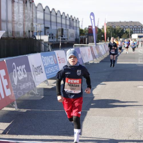 03.10.2025 - Köhlbrandbrückenlauf Jannik Wohlers http://msf.ph/oto/9119267 03.10.2025 13:34:51 Ziel 4112, 4498, 4767, 5227, 5465, 6196, 6357, 6434 meine-sportfotos.de