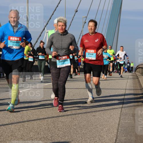 03.10.2025 - Köhlbrandbrückenlauf Strokosch-Dieckow http://msf.ph/oto/9119269 03.10.2025 09:53:05 Position 2 3676, 2421, 1883 meine-sportfotos.de