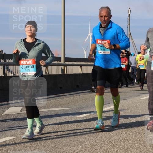 03.10.2025 - Köhlbrandbrückenlauf Strokosch-Dieckow http://msf.ph/oto/9119279 03.10.2025 09:53:06 Position 2 1479, 3676, 2421 meine-sportfotos.de