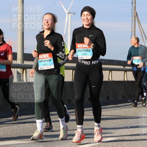 03.10.2025 - Köhlbrandbrückenlauf Strokosch-Dieckow http://msf.ph/oto/9119290 03.10.2025 09:53:10 Position 2 1920, 1850, 1835 meine-sportfotos.de