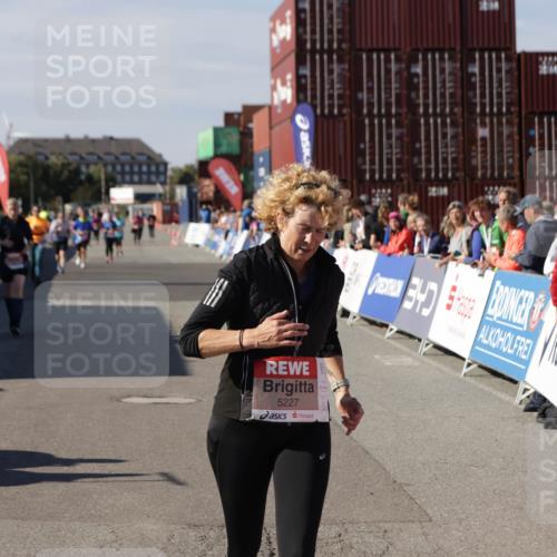 03.10.2025 - Köhlbrandbrückenlauf Jannik Wohlers http://msf.ph/oto/9119292 03.10.2025 13:34:52 Ziel 4112, 4498, 4767, 5227, 5465, 6196, 6357, 6434 meine-sportfotos.de