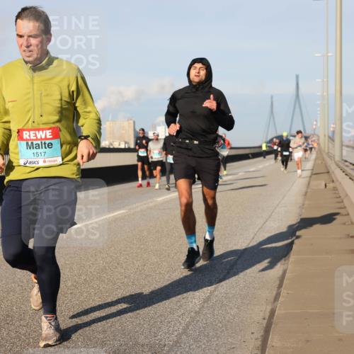 03.10.2025 - Köhlbrandbrückenlauf Lena Gebhardt http://msf.ph/oto/9119298 03.10.2025 09:45:15 Position 2 1517 meine-sportfotos.de
