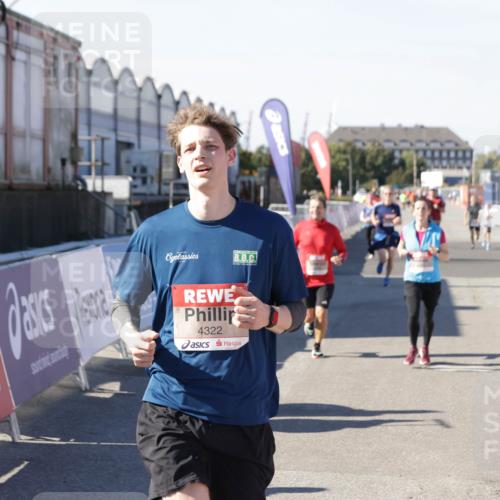03.10.2025 - Köhlbrandbrückenlauf Jannik Wohlers http://msf.ph/oto/9119299 03.10.2025 13:03:48 Ziel 4063, 4274, 4322, 4422, 5414, 5639, 5799, 6025, 6341, 6706 meine-sportfotos.de