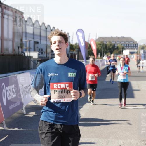 03.10.2025 - Köhlbrandbrückenlauf Jannik Wohlers http://msf.ph/oto/9119305 03.10.2025 13:03:49 Ziel 4063, 4274, 4322, 5098, 5414, 5447, 5639, 5799, 6025, 6315, 6341, 6706 meine-sportfotos.de